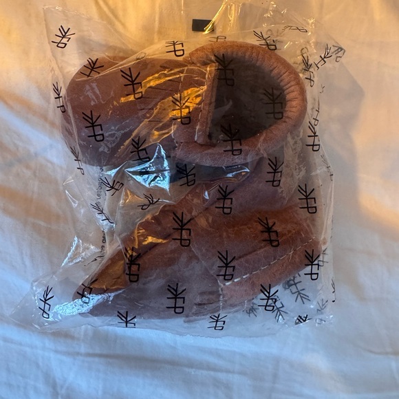 New Freshly Picked City Mocc Red Rocks Baby Shoes size 3 - Picture 3 of 4